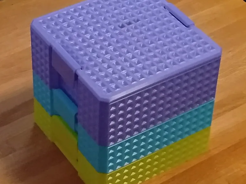 Stackable latching box