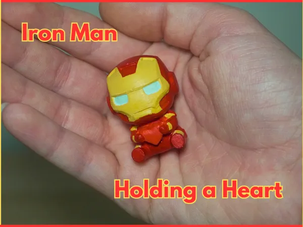 Figurine Iron Man tenant un cœur