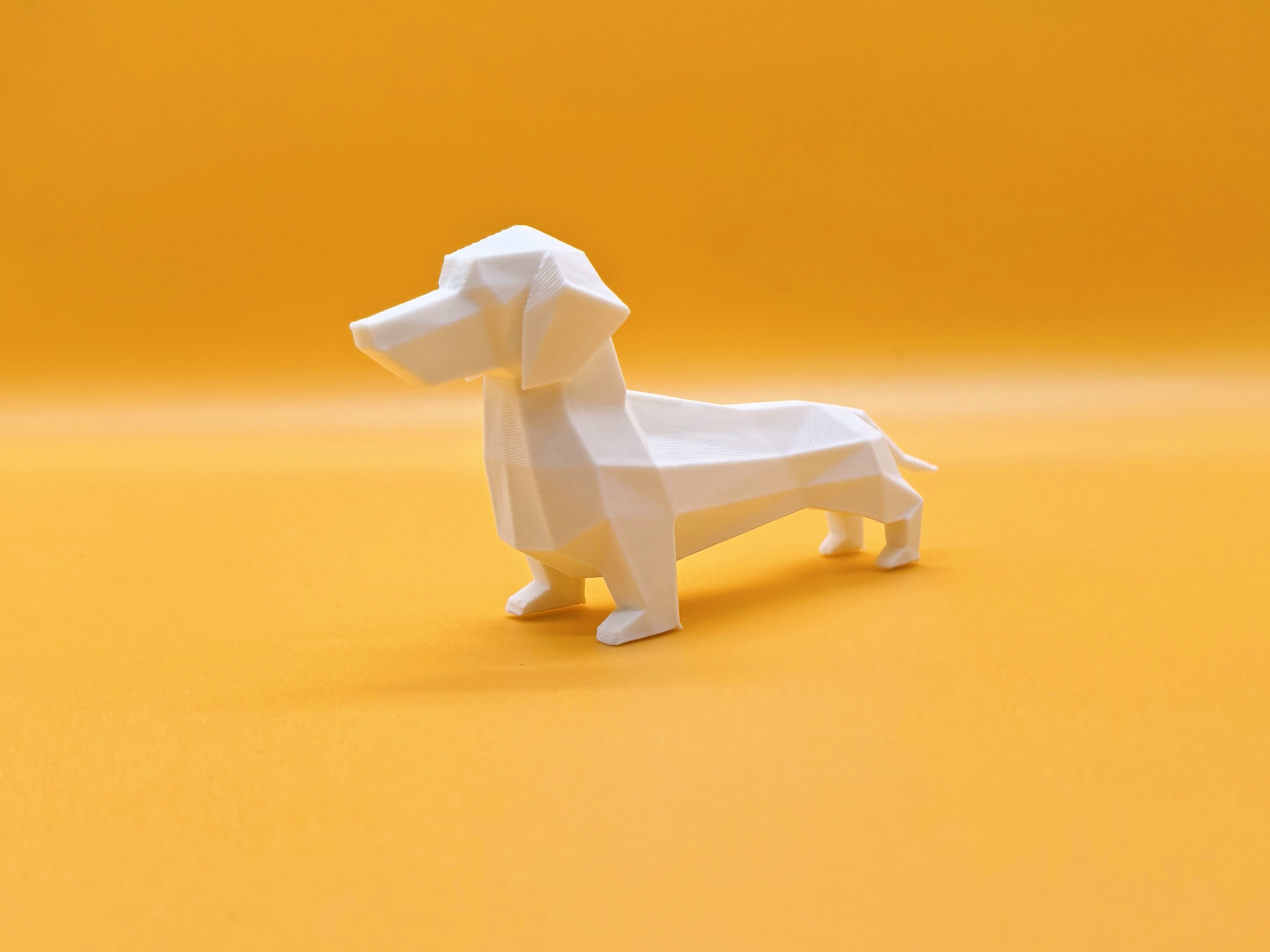 Miniatura 1 do modelo 3D 低多边形 腊肠犬-动物雕塑装饰摆件