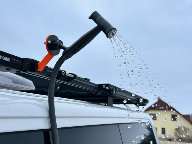 Queensize outdoor shower mounting