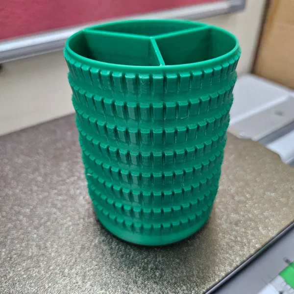 Pot à crayons ScaleSculpt — motif écailles