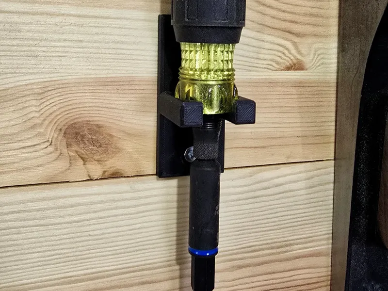 Klein 32500 screwdriver wall mount