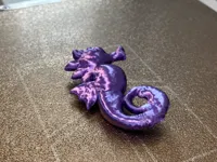 Figurine d'hippocampe miniature détaillée — photo 1