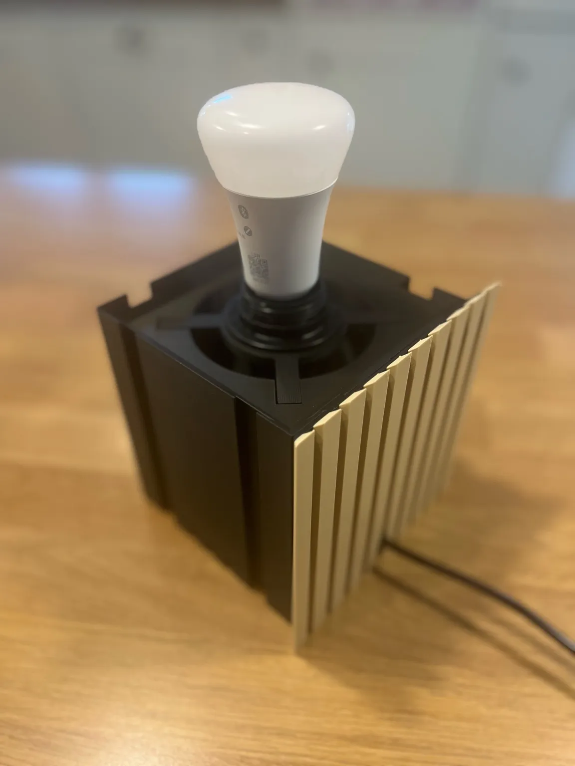 Philips Hue Table Lamp V2 view 4