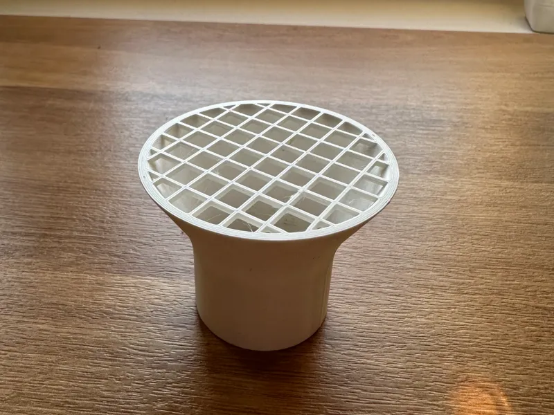 Vacuum adapter with strainer