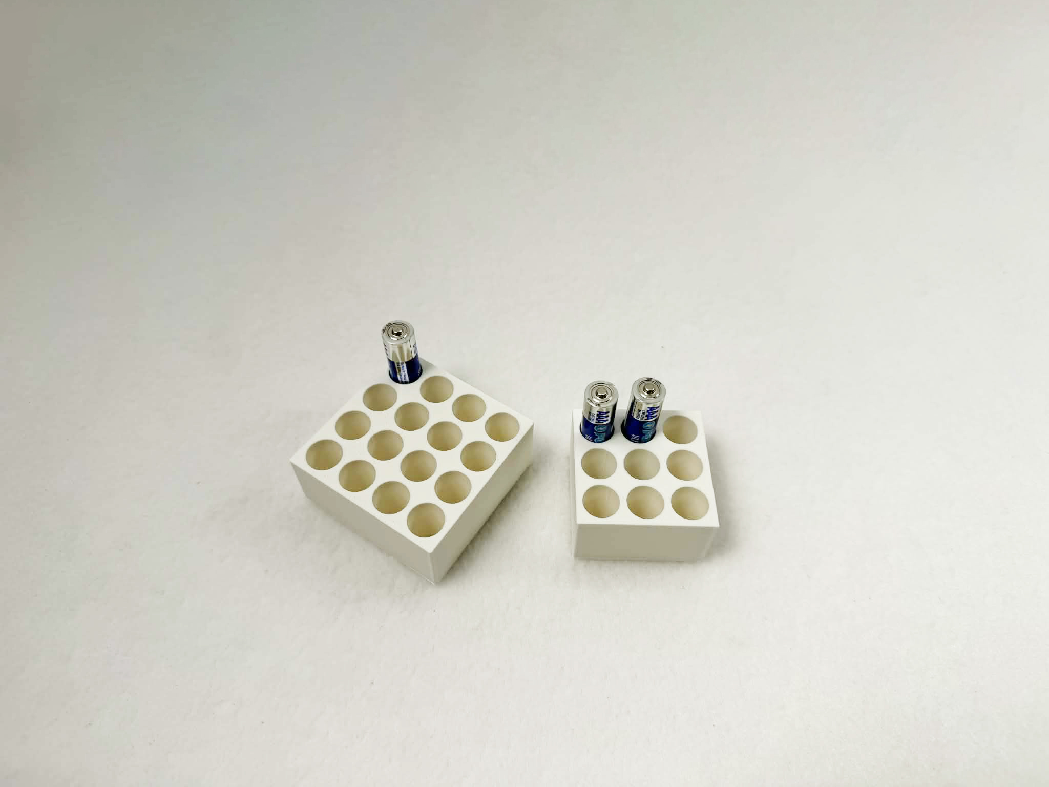 Miniatura 5 do modelo 3D Customizable battery box (Parametric)