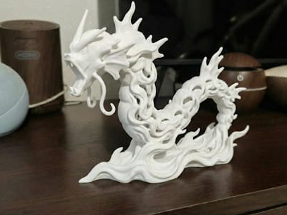 Gyarados: Il Dragone dei Mari Scultura Dettagliata