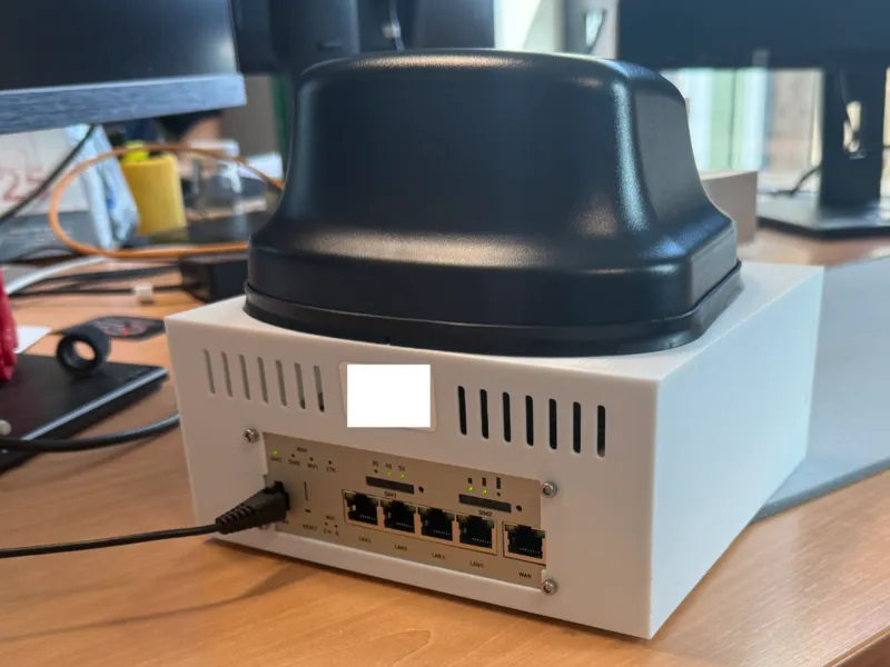 Teltonika RUTX50 / TRB500 1 slot with 5G Antenna