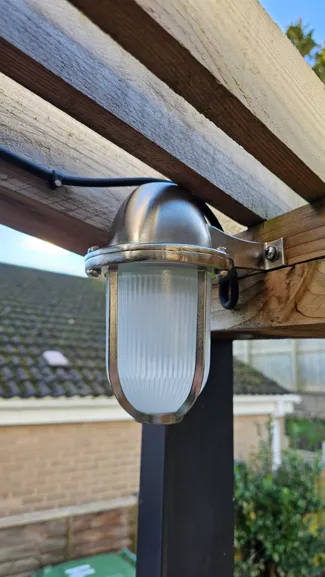 Bulkhead light seal