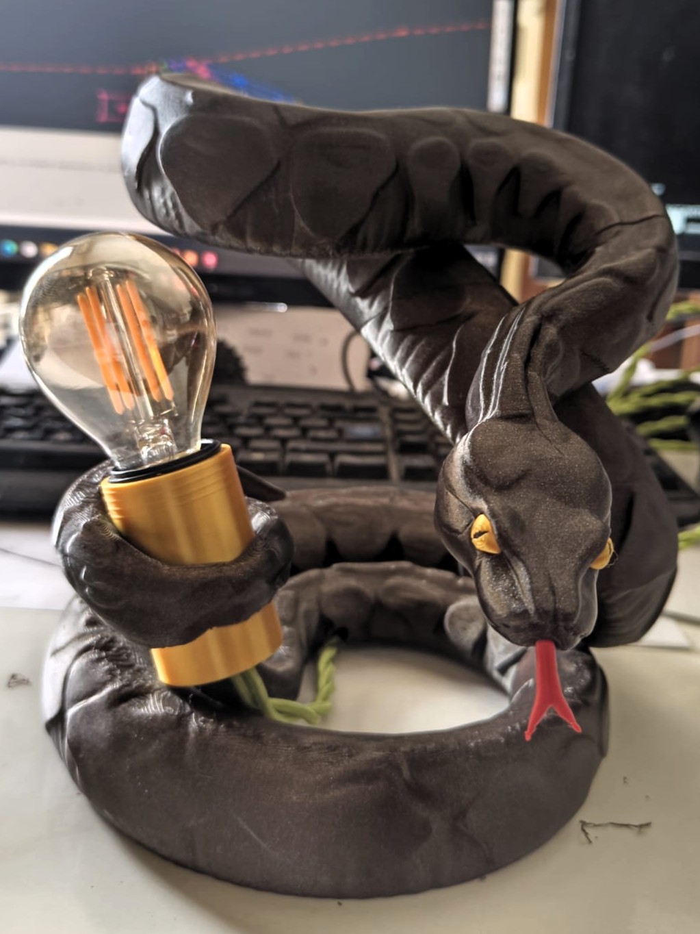 Miniatura 1 do modelo 3D Python Lamp