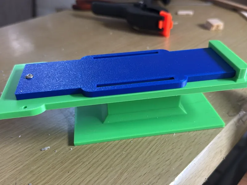 Lipo holder for RC airplanes