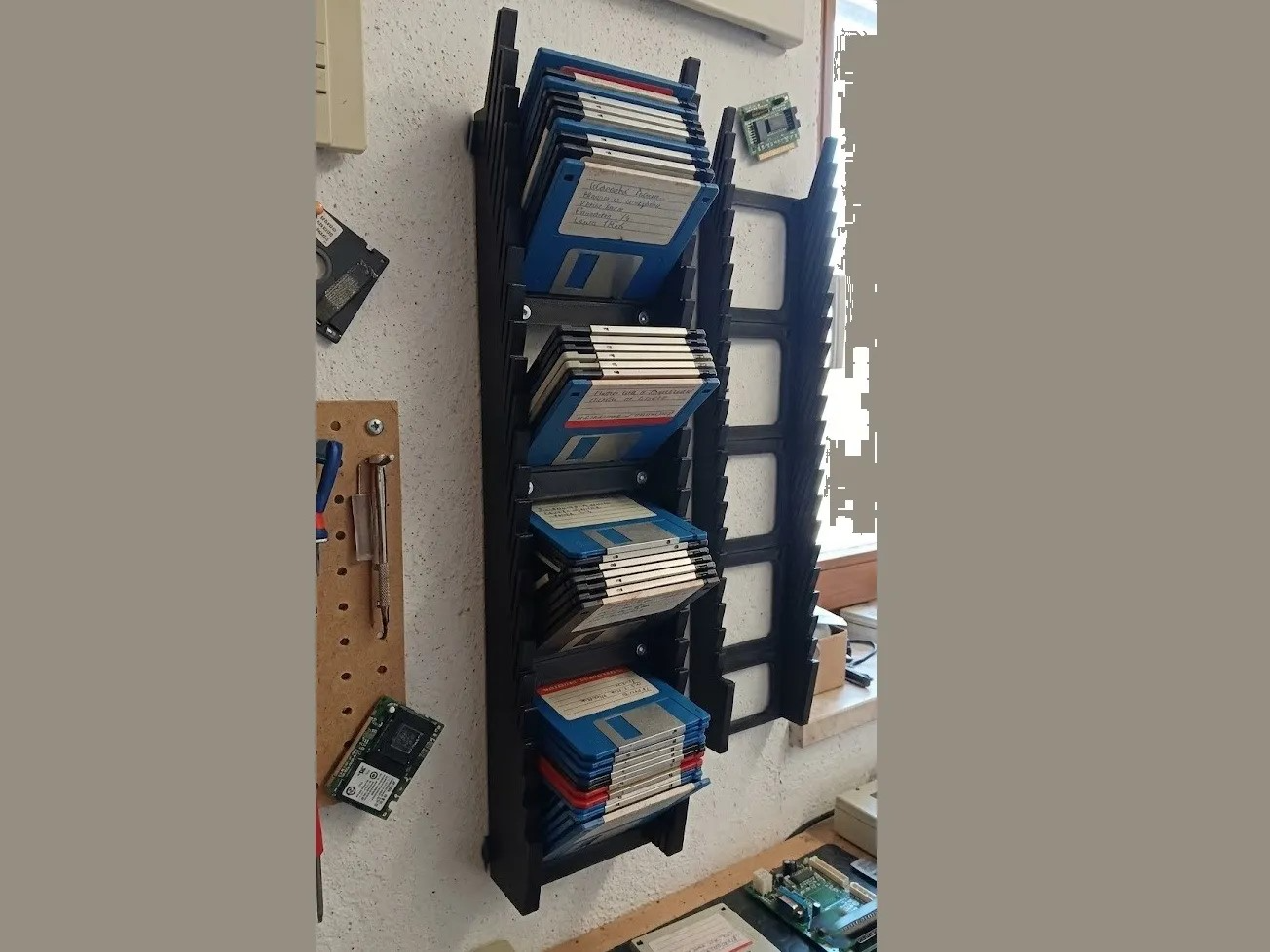 WALL MOUNTED stand  FLOPPY DISK HOLDER PC VINTAGE 