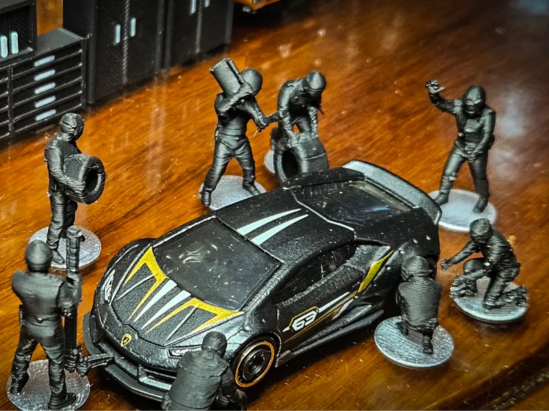 1:64 Scale Pit Crew 8 Man Strong