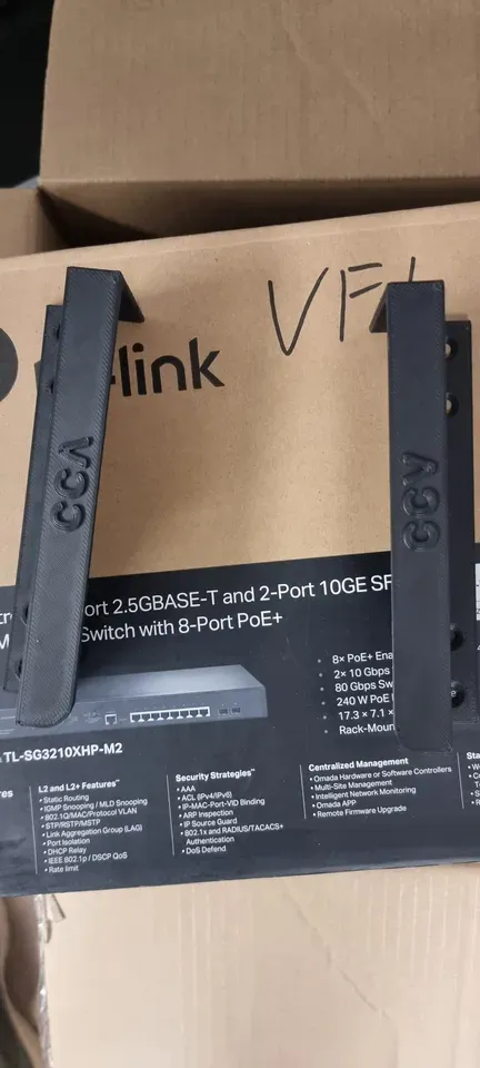 Wandhalter für einen Netzwerkswitch 44mm / Wall bracket for a network switch 44mm