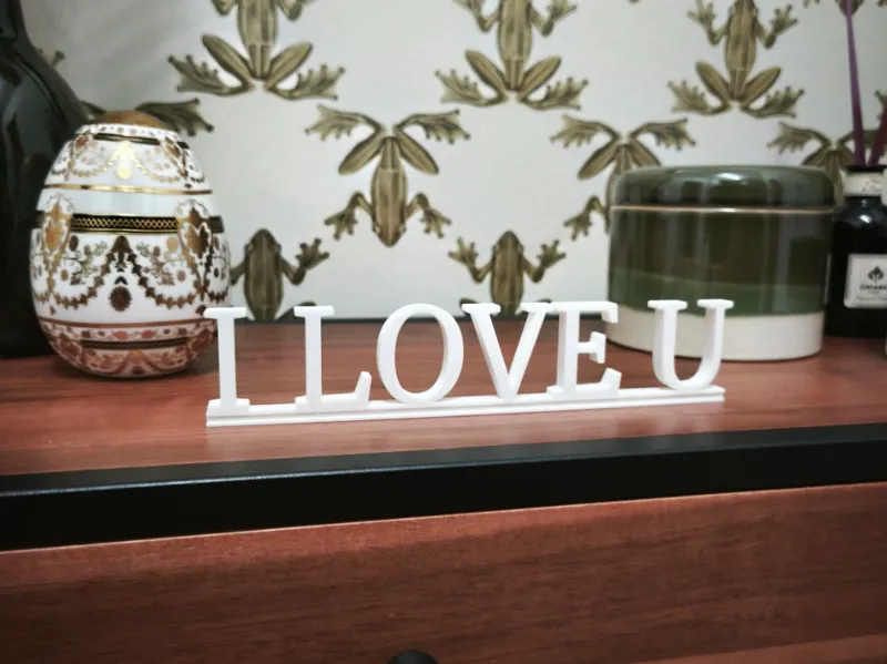 scritta I LOVE U (YOU)