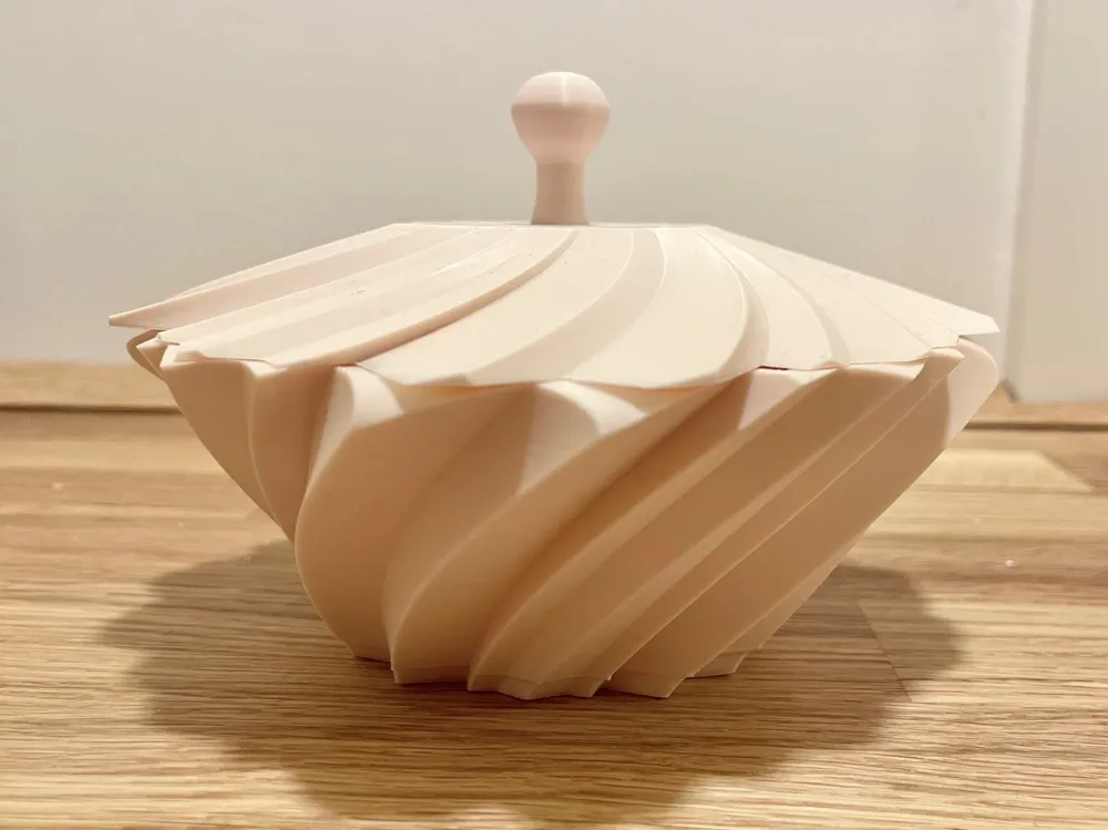 Decorative swirl bowl with lid - Free 3D Print Model - MakerWorld