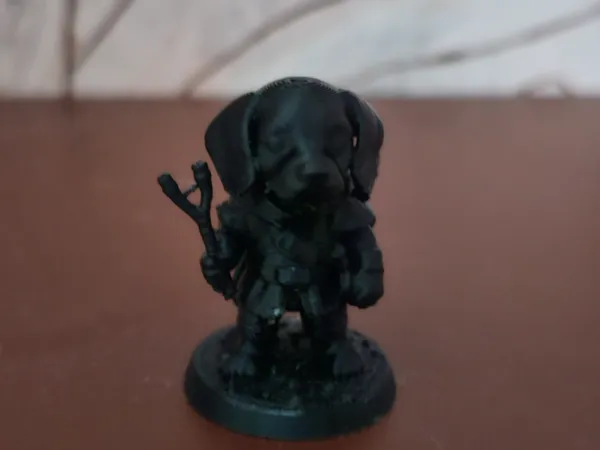 Beagle aventurier — figurine fantasy