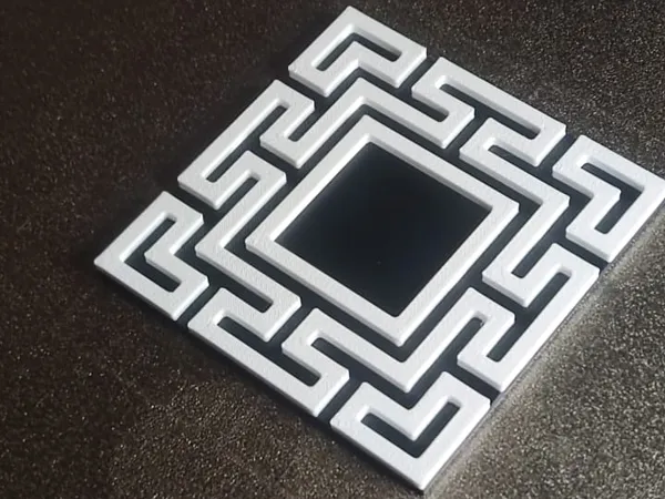 Dessous de verre motif labyrinthe