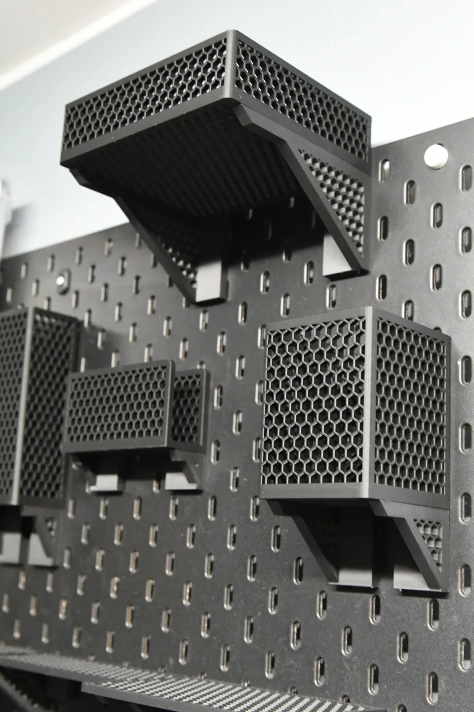 Modular and Customizable Shelf for Ikea Skadis view 2