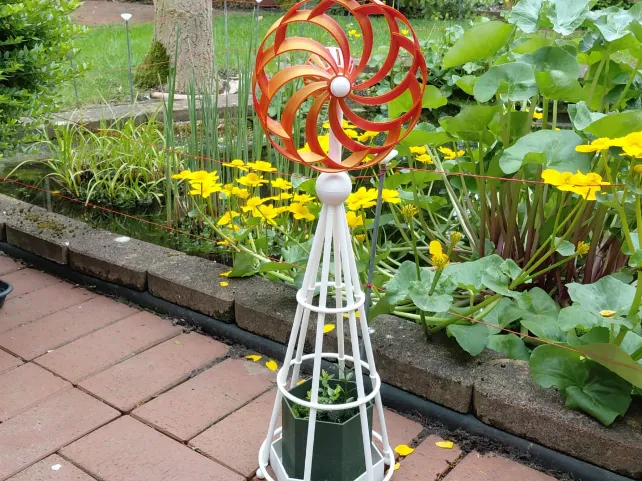 Pinwheel with plant support