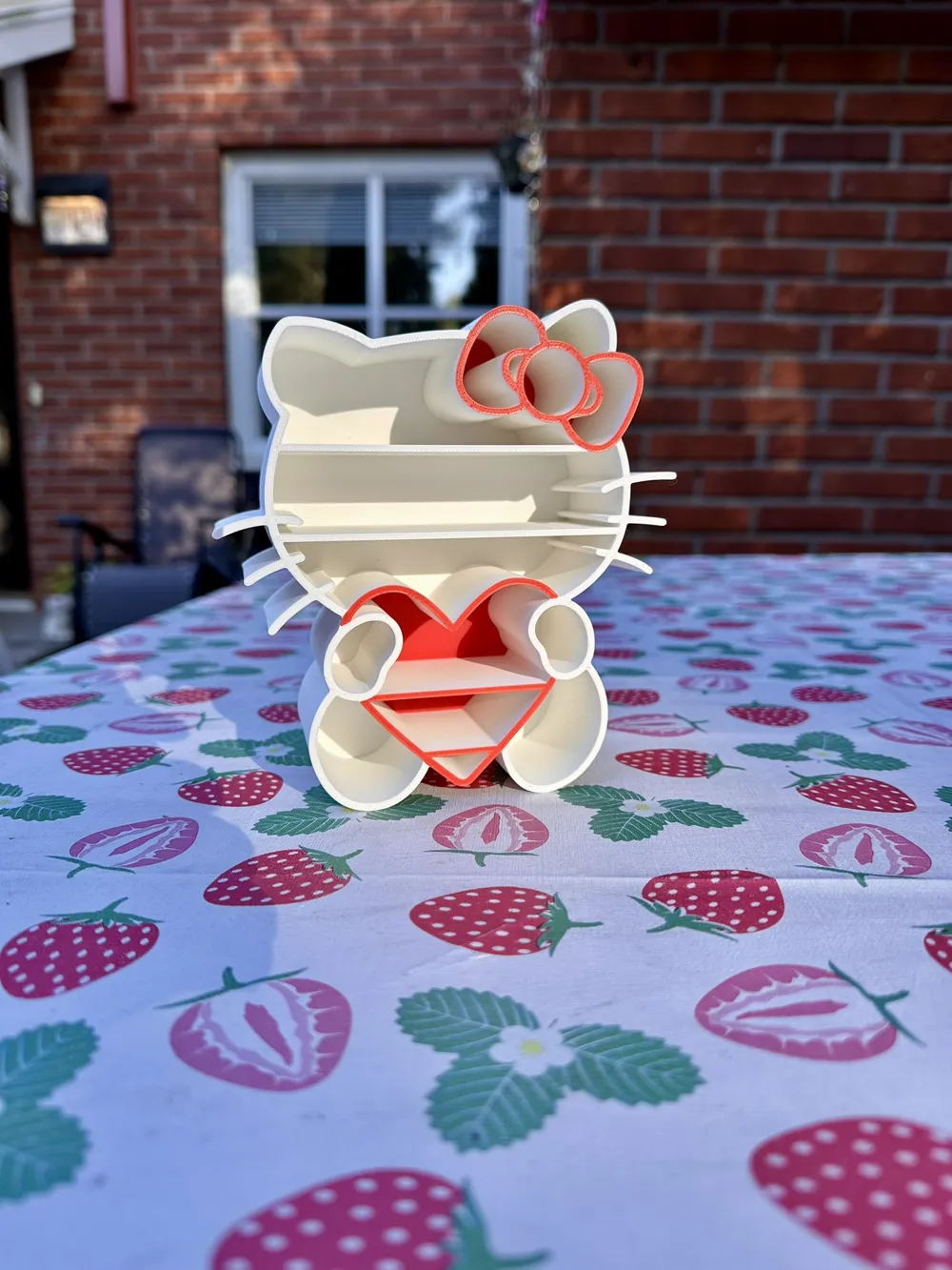 Hello Kitty heart shelf - Free 3D Print Model - MakerWorld