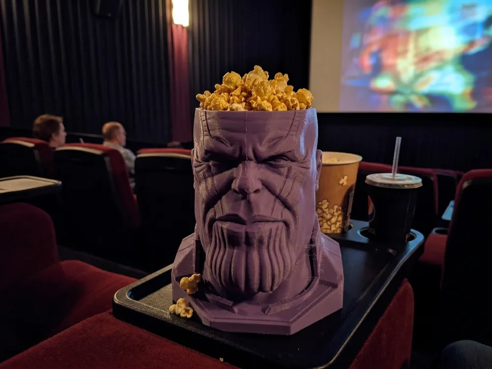 Caja o estuche: Thanos Popcorn Bucket – Avengers: Endgame Encore. Referencia del modelo original.