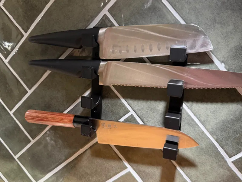 Knife holder wall mounted