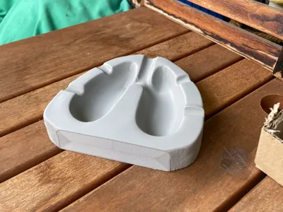 Lung shaped ashtray