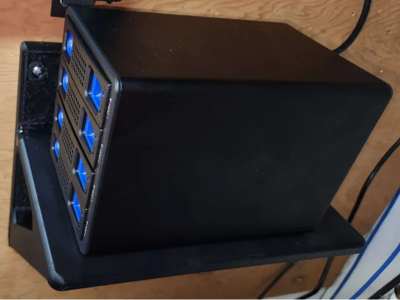 Cenmate 4 Bay HDD RAID Enclosure shelf