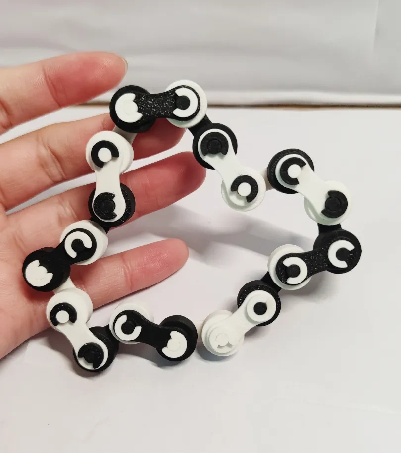 Miniatura 2 do modelo 3D 手链，项链，自行车车链子