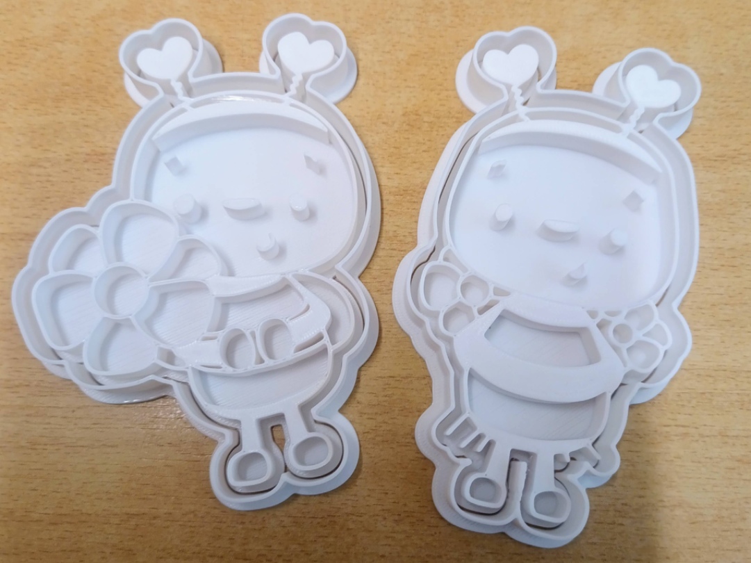 Cute Bee Cookie Cutters – Set (2 Designs)