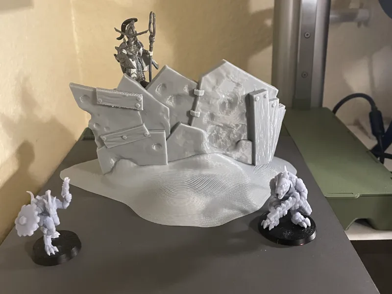 Wasteland Scrap Barricade with Platform