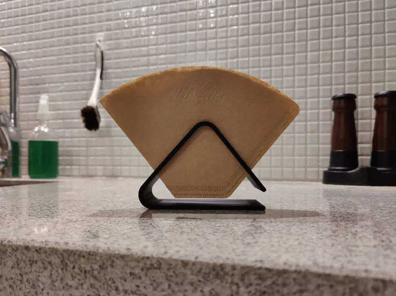 Minimalistic coffee filter holder