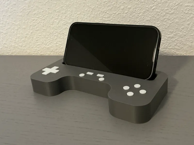 Retro Controller Phone Stand – Clean Gaming Desk 