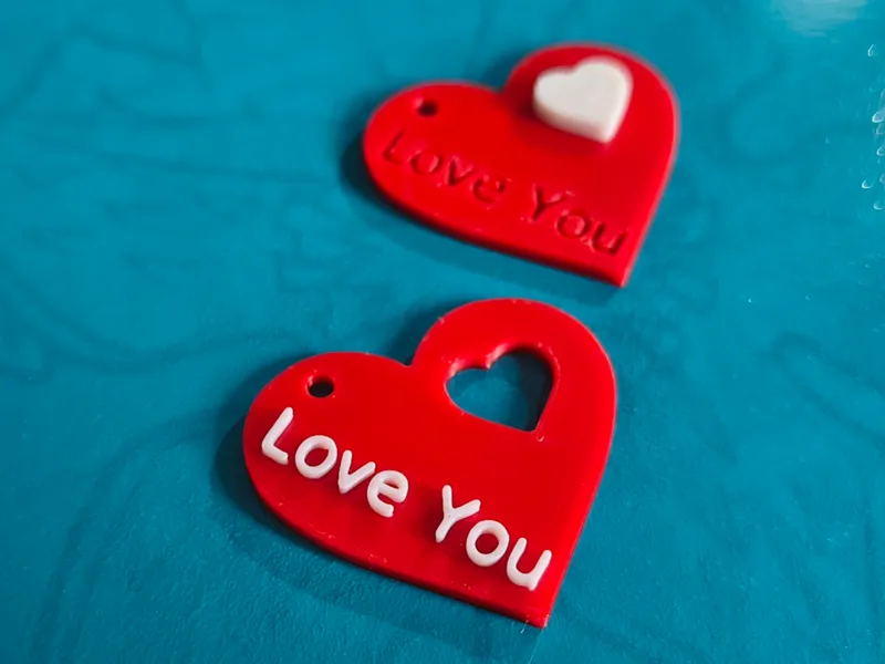 Hearts keychain with love sign