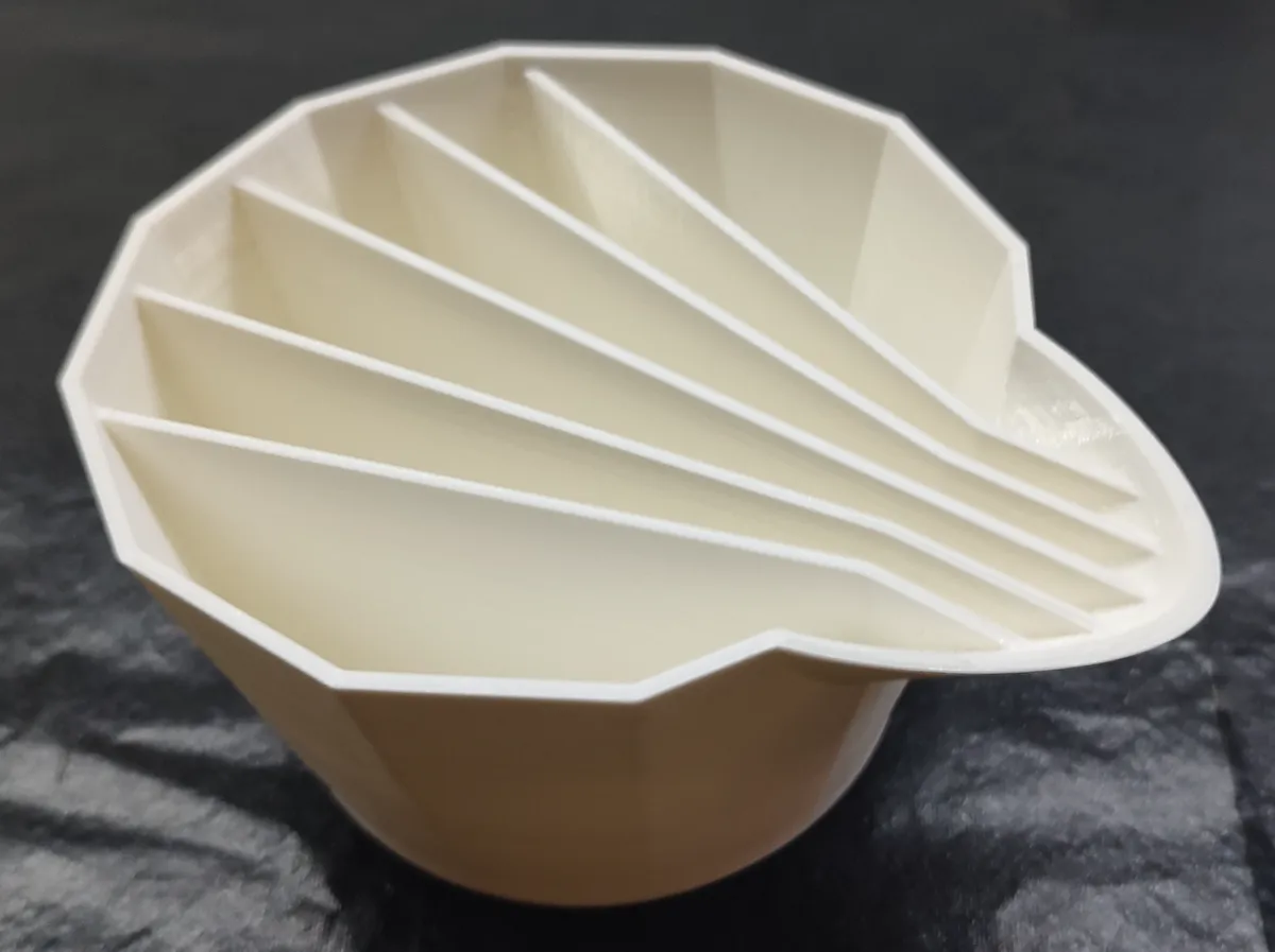 Gobelet fractionné pour technique de coulée acrylique
