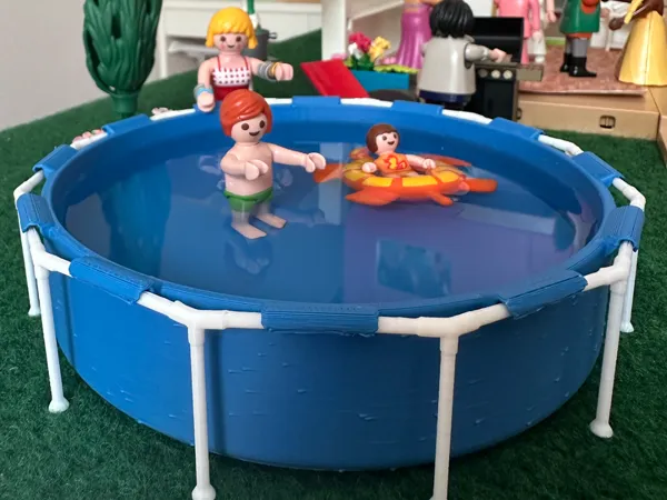 Piscine miniature pour maison de poupée