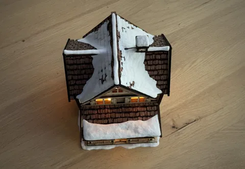 Winter Cottage LED Lamp view 3