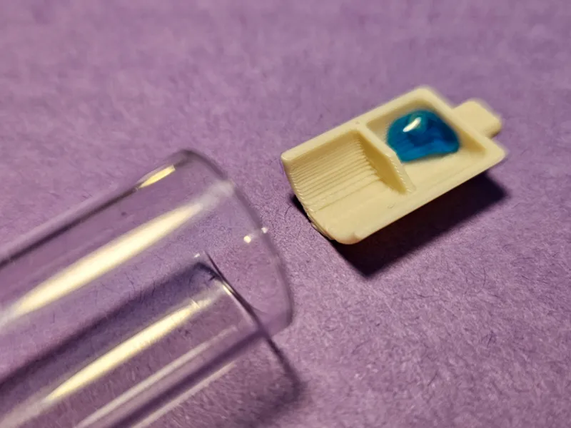 Ant feeding tray for test tubes - partitioned