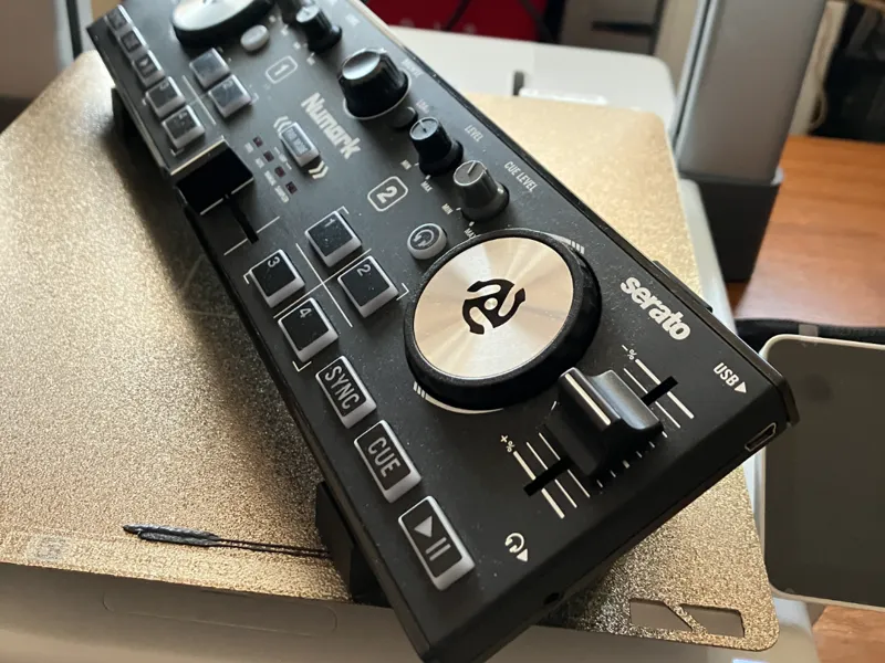 TiltDeck for DJ2GO