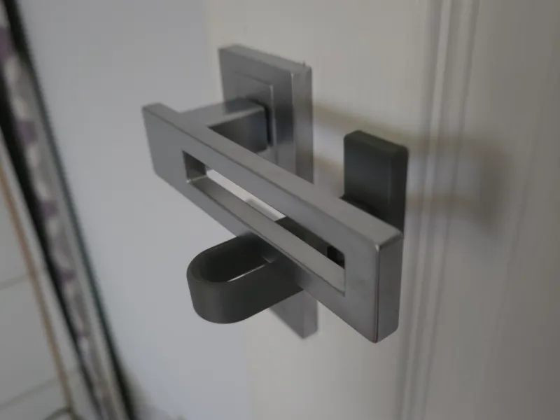 Door handle blocer AKA cat escape stopper