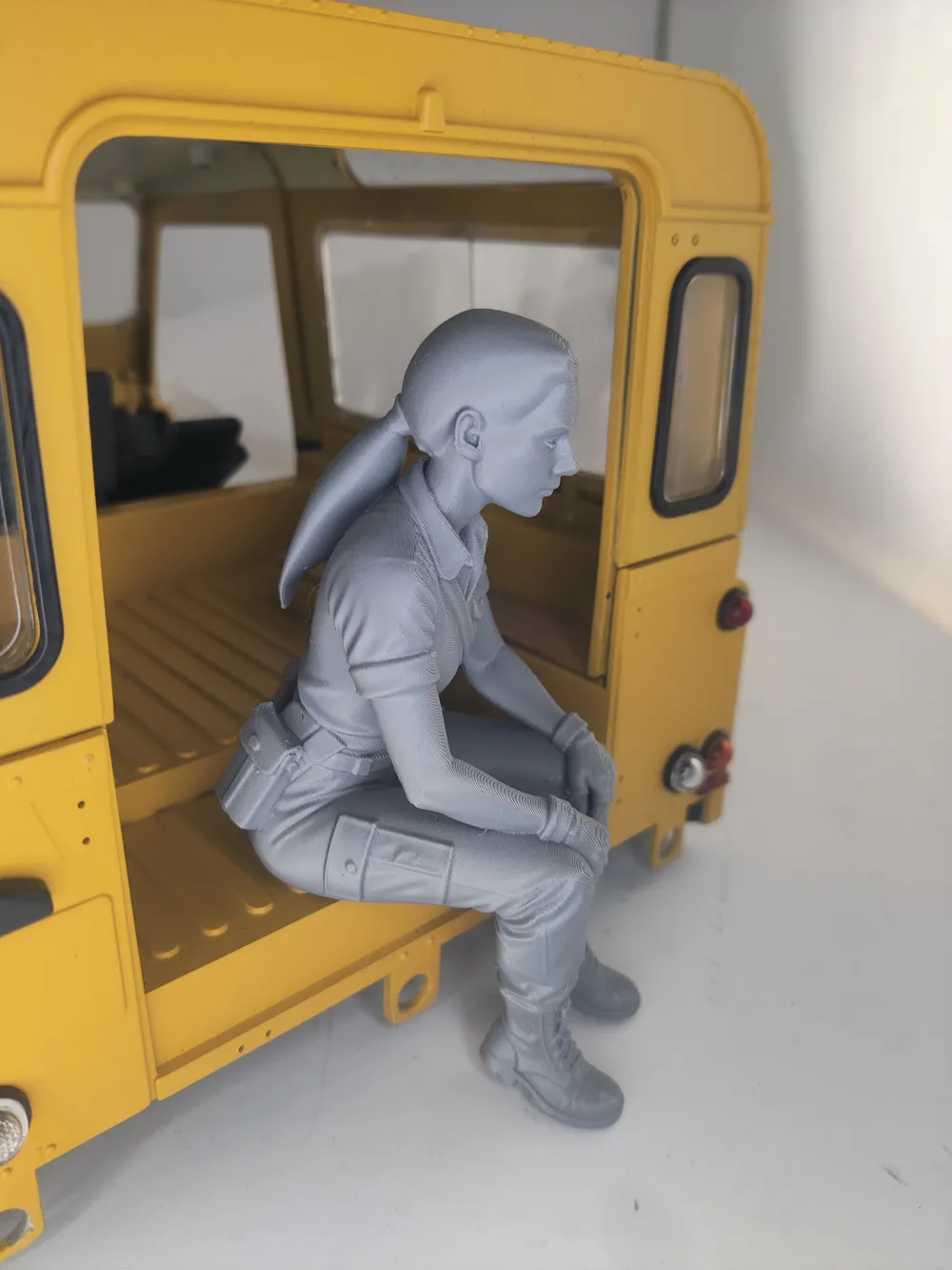 Adventure woman sitting for rc scaler-crawler 1:10 by Tom MakerWorld ...