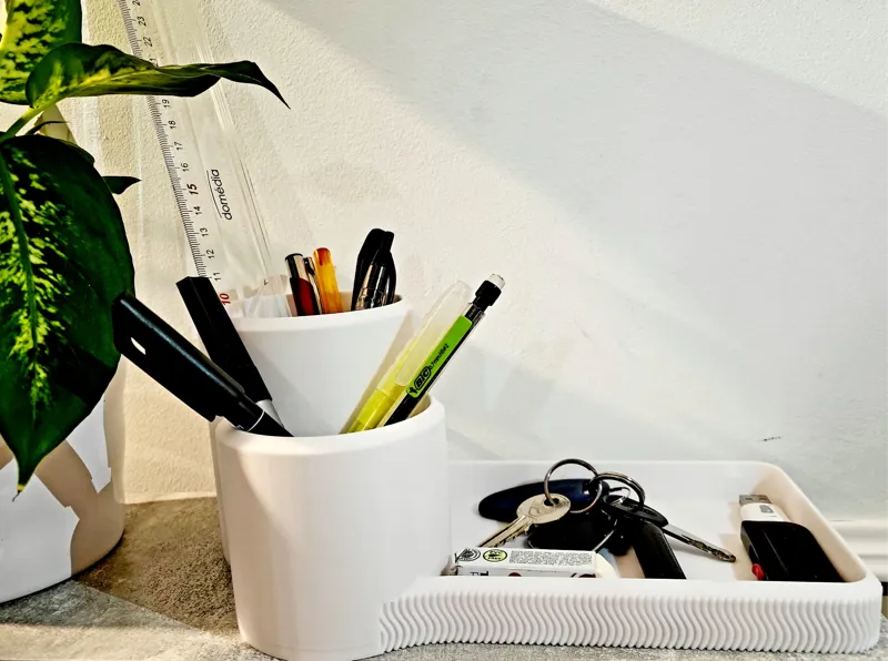 Desk organizer