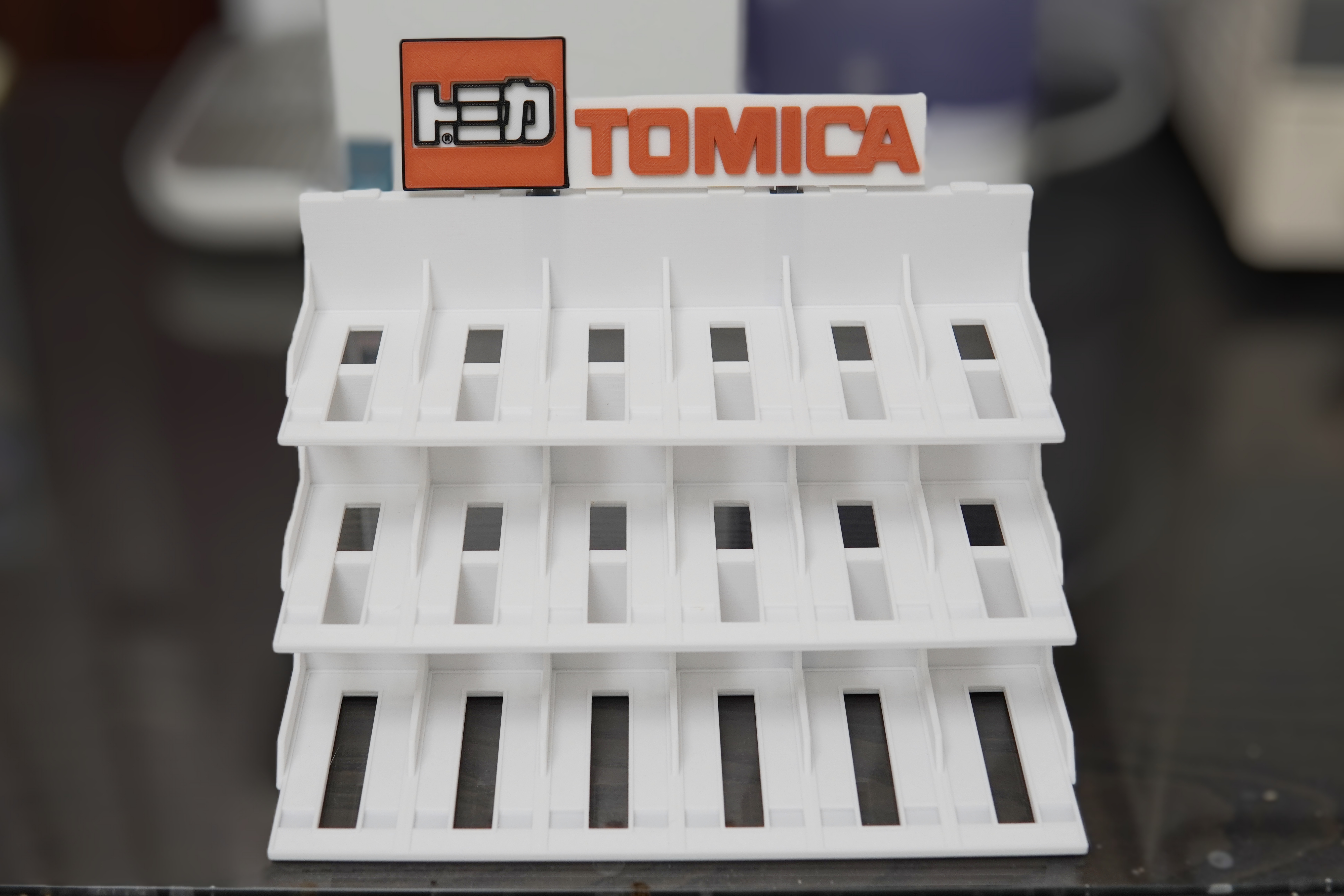 Miniatura 1 do modelo 3D 多美卡小车展示架（分色打印无需AMS)