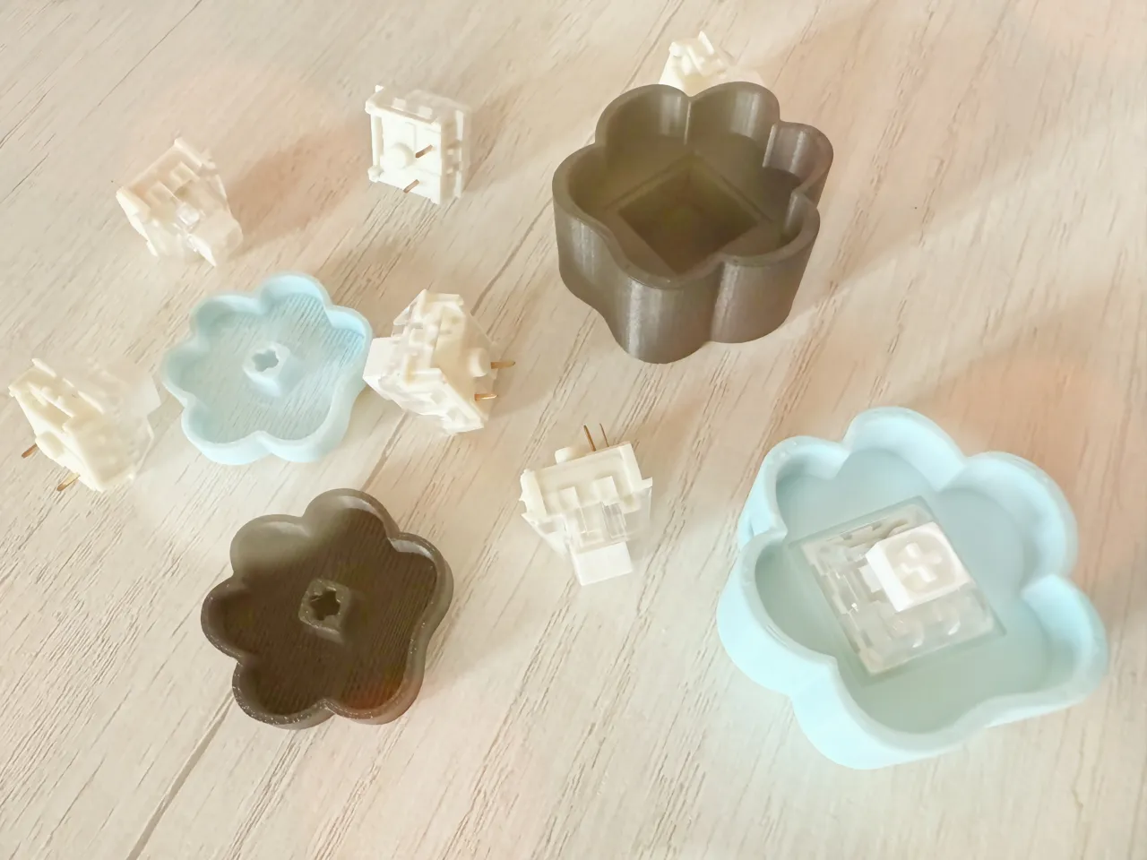 Clicky Paw Keychain view 4
