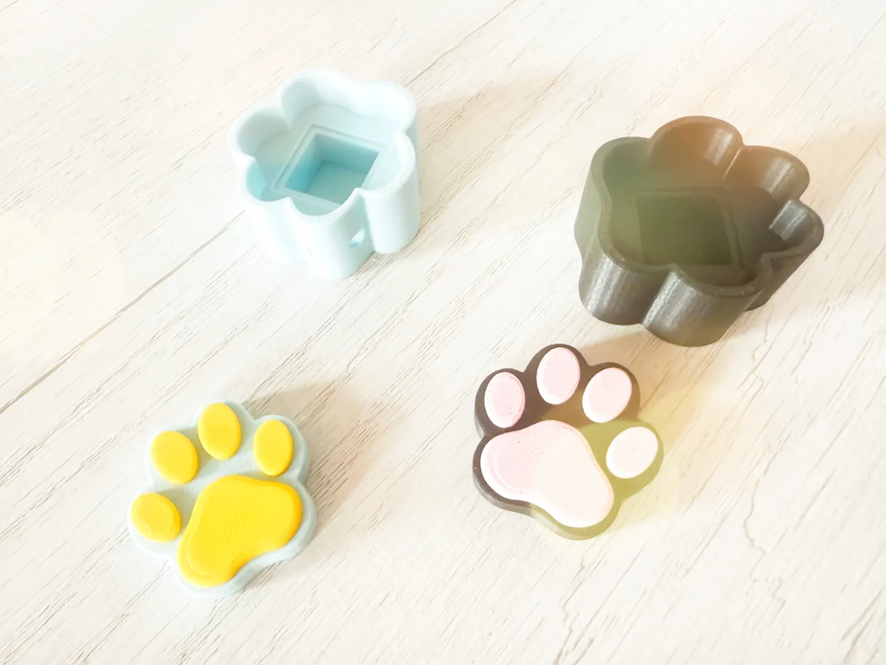 Clicky Paw Keychain view 2