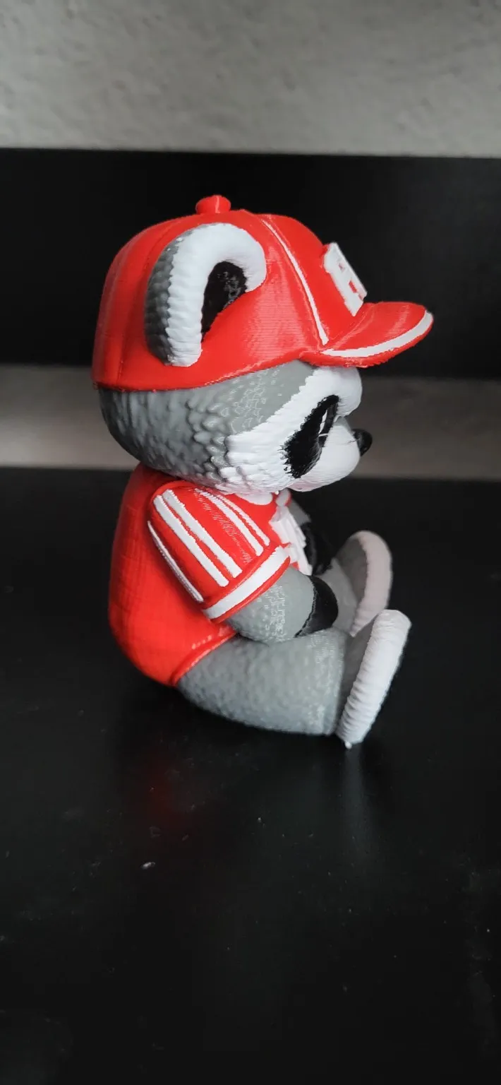 Printable Grumpy Grumpy Raccoon – FC Bayern Fan Edition - Free 3D Print Model - MakerWorld