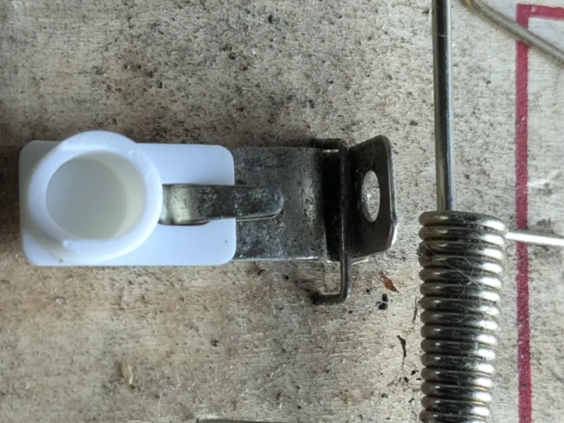 Bait / food holder for rat traps and mouse traps
