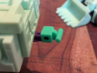 Studio Series 86 Long Haul / Devastator Tow hook