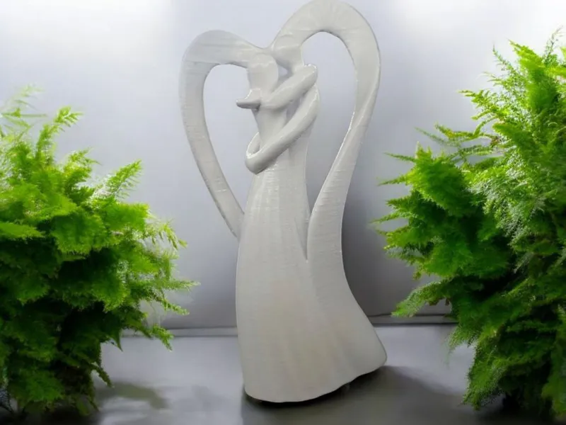 statue couple in love